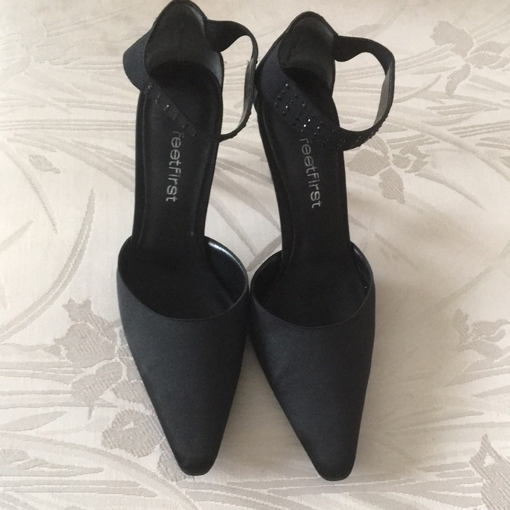 FEETFIRST Women’s Carmelda Black Satin Shoes Size 8M